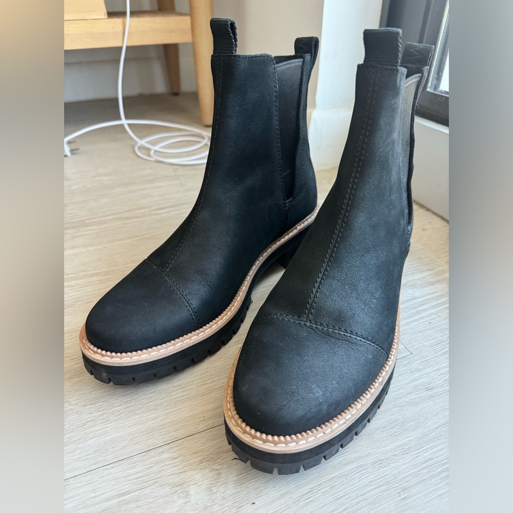 Tom’s Dakota waterproof Chelsea boots